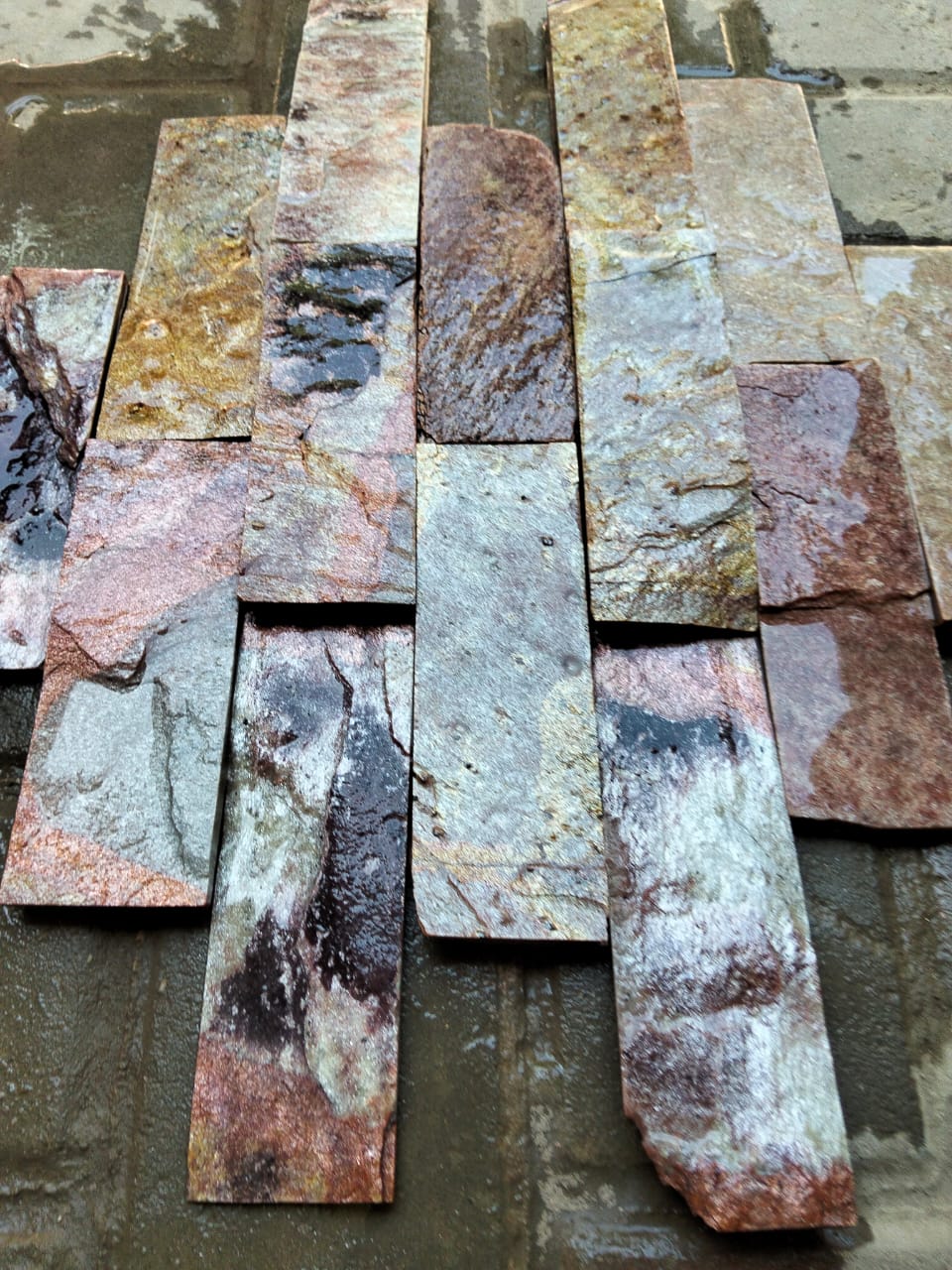 حجر مايكا أحمر Habib Mica Red Stone